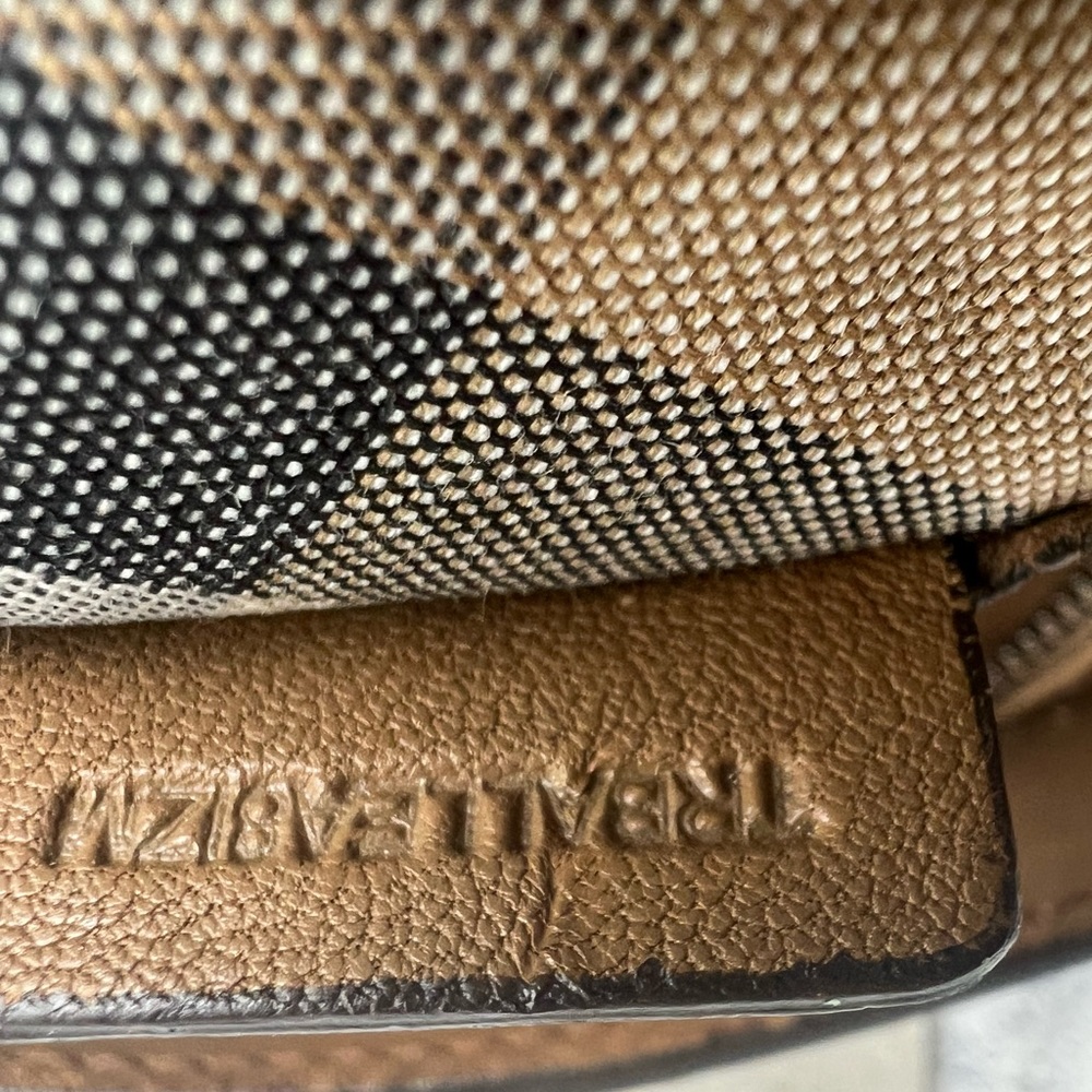 Large Lambskin Burberry Hobo Bag - Picture 6 of 12